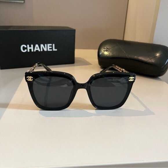 CHANEL Black Square Sunglasses - Picture 1 of 7